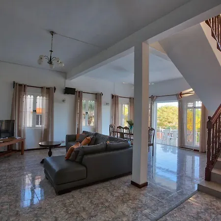 Hibiscus Villa - 5 Rooms